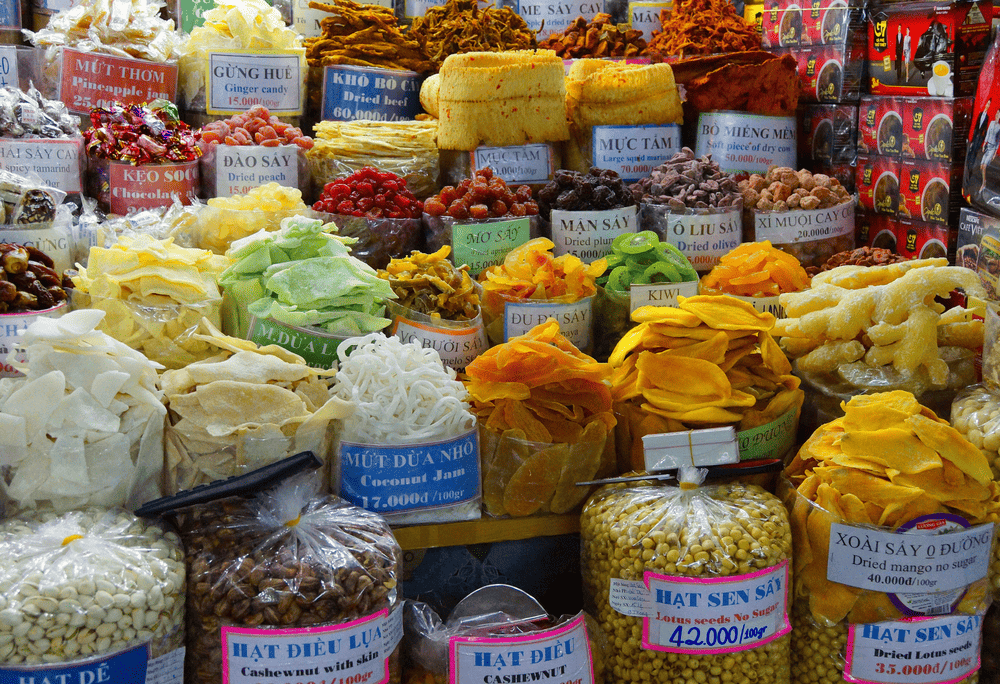 The Ben Thanh Market is a bustling market, selling a variety of goods (Source: Canva)